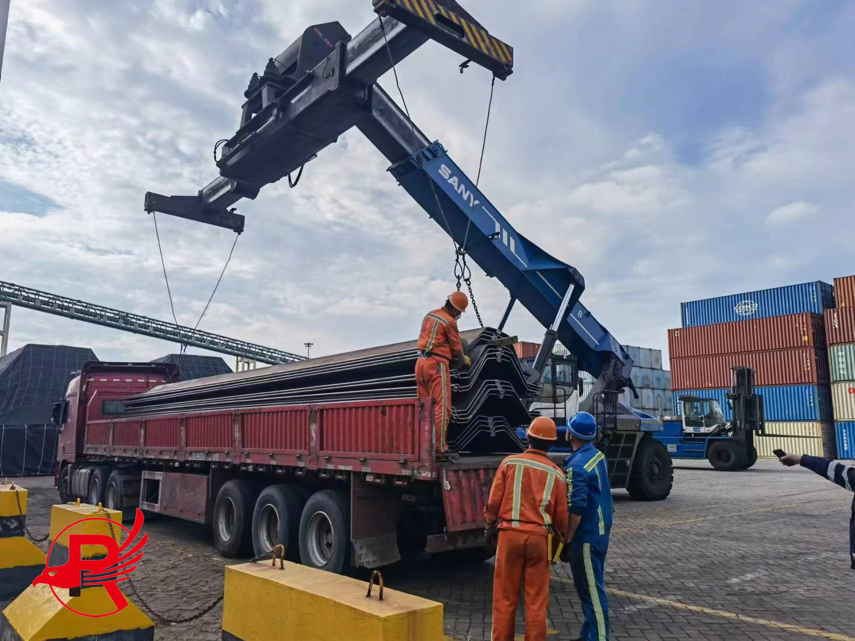 Steel sheet pile delivery01