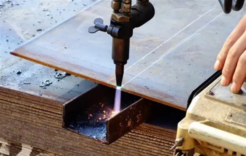 cutting process royal steel group (4)